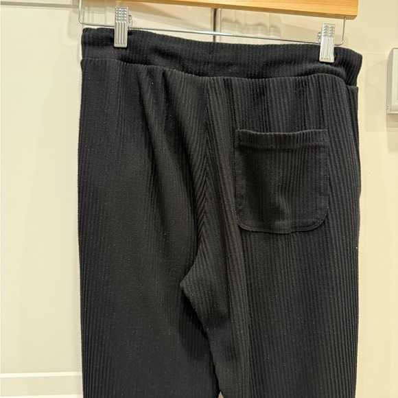 ALO Yoga Black Ribbed Texture - Picture 8 of 10